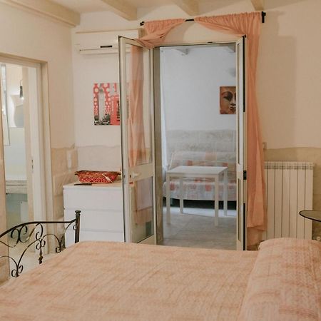 Le Camporelle In Citta Bed & Breakfast Lecce Exterior photo